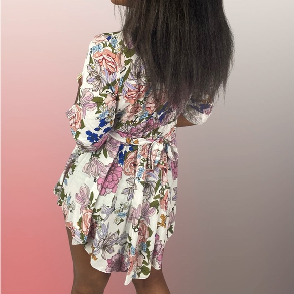 V-Buckle Floral Print Tunic✨💕✨ - Picture 1 of 6